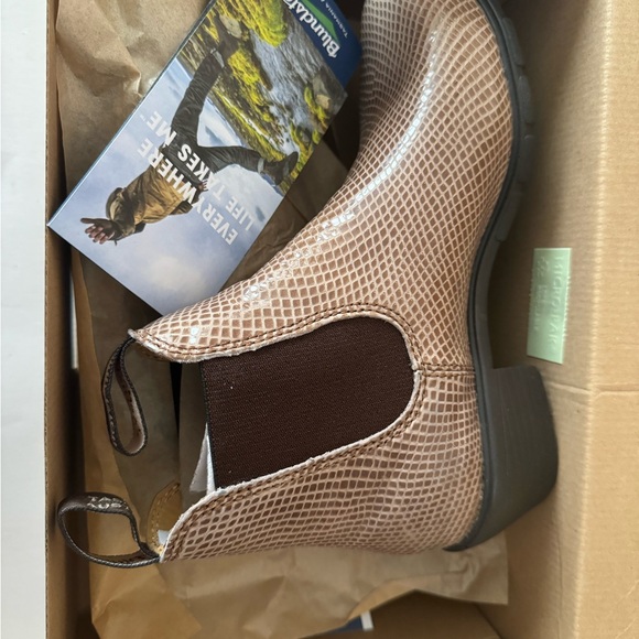 BLUNDSTONE Chelsea Lizard Embossed Leather Heeled Boot. 2165. Size: 6.5, 7, 8 - Picture 6 of 16